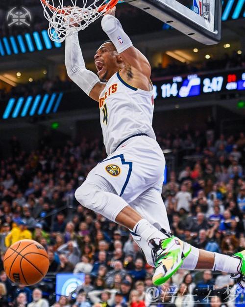 威少接球迅猛加速 拉杆上篮完成2+1