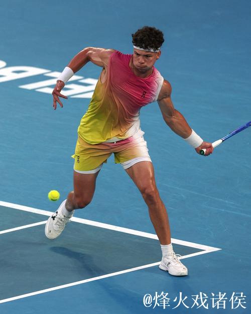 卫冕冠军辛纳因对手退赛顺利晋级澳网男单次轮 卫冕冠军辛纳因对手退赛顺利晋级澳网男单次轮